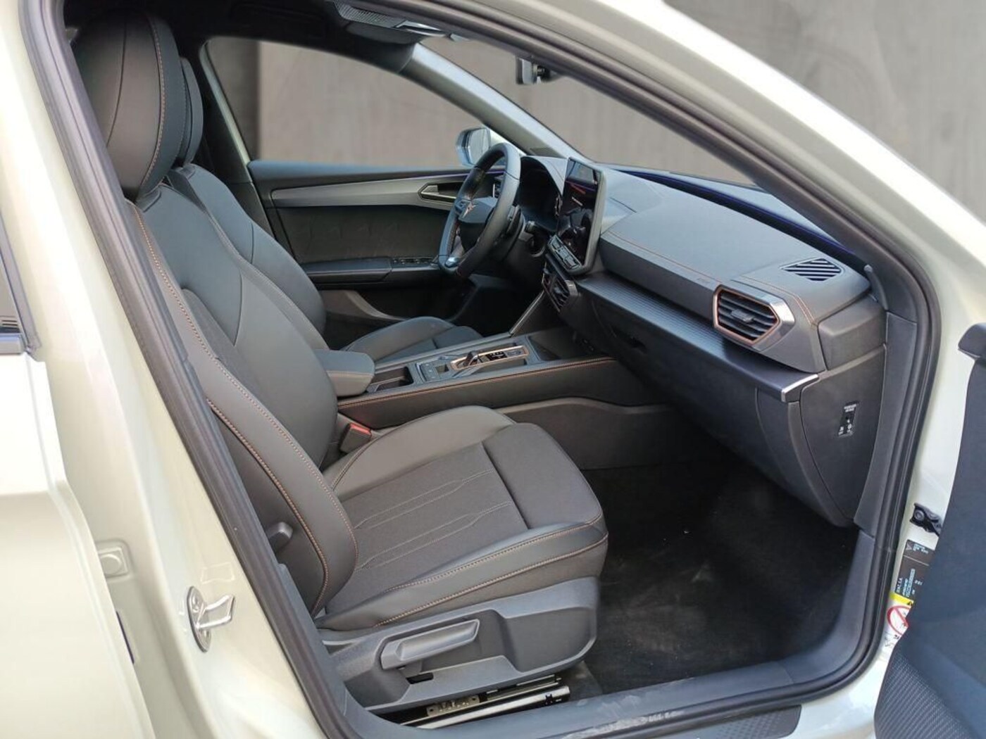 CUPRA Leon León 1.5 TSI e-Hybrid DSG 150 kW (204 CV) — photo 5