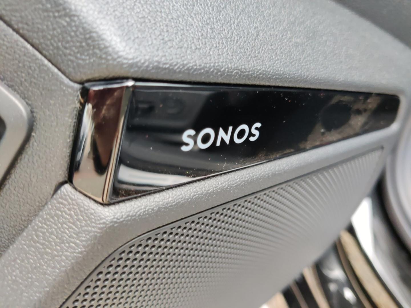 Bild über Audi RS 3 Limousine TFSI quattro S tronic - für weitere Informationen kontaktieren Sie den Audi Partner