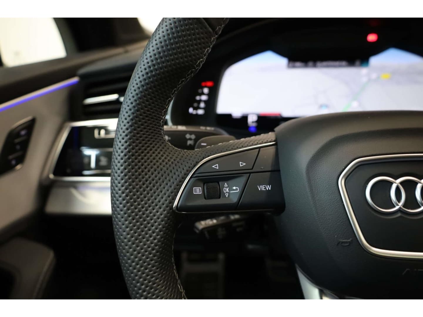 Bild über Audi SQ7 SUV TFSI quattro tiptronic - für weitere Informationen kontaktieren Sie den Audi Partner