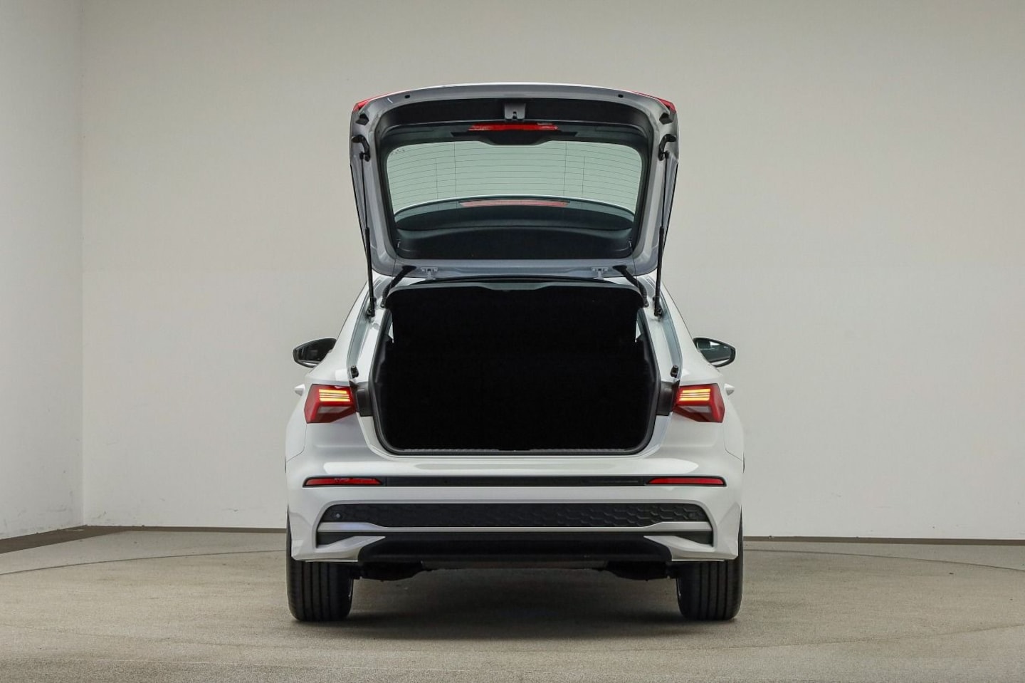 Bild über Audi A3 Sportback advanced 30 TFSI S tronic - für weitere Informationen kontaktieren Sie den Audi Partner