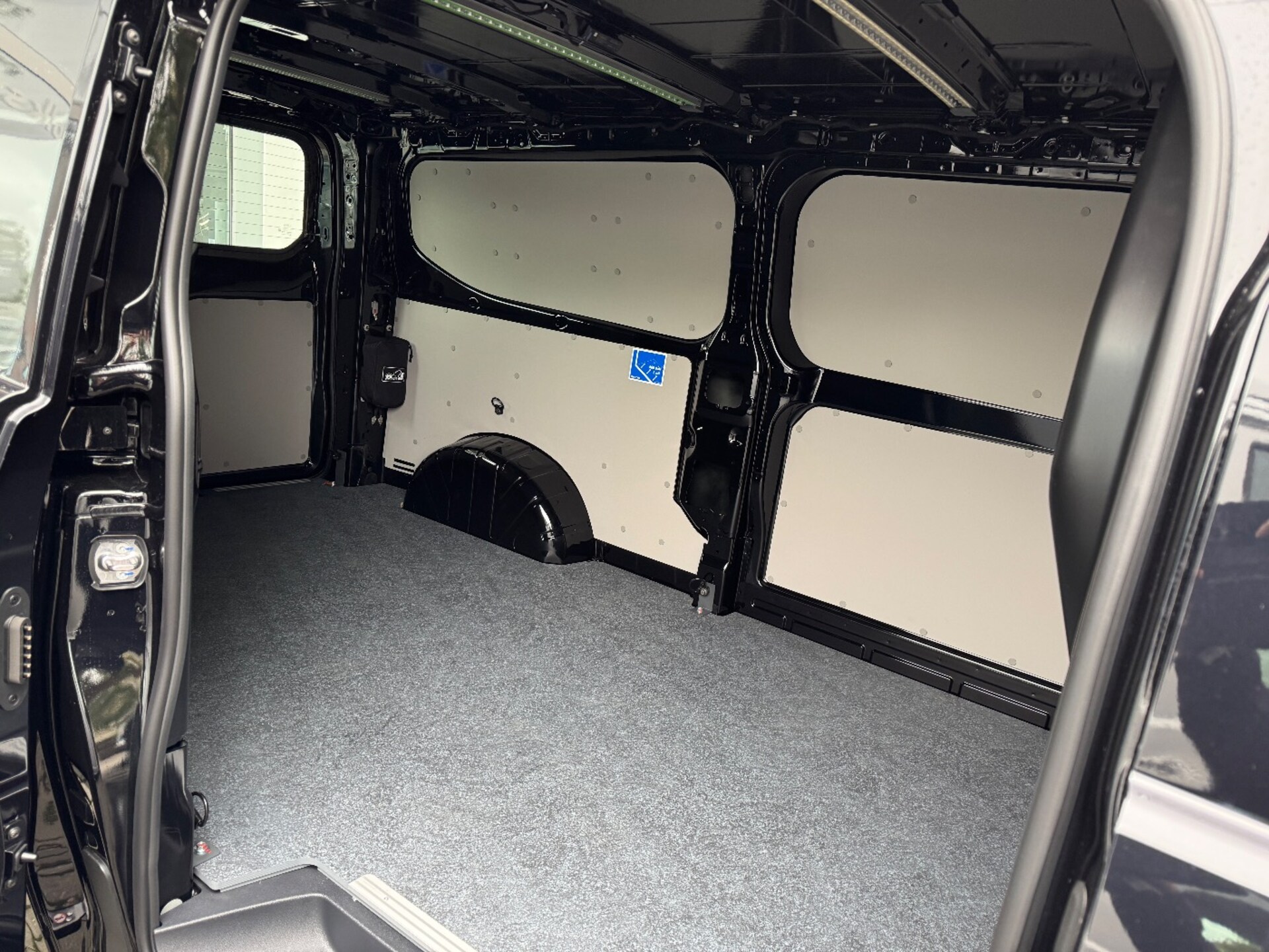 Volkswagen Transporter Kasten langer Radstand