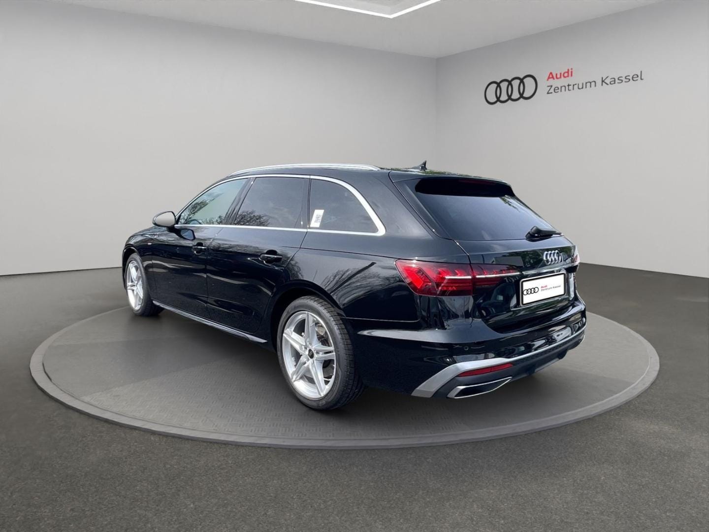 Bild über Audi A4 Avant S line 40 TFSI S tronic - für weitere Informationen kontaktieren Sie den Audi Partner