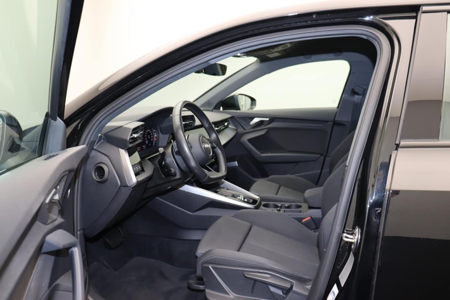 Bild über Audi A3 Sportback S line 30 TFSI S tronic - für weitere Informationen kontaktieren Sie den Audi Partner