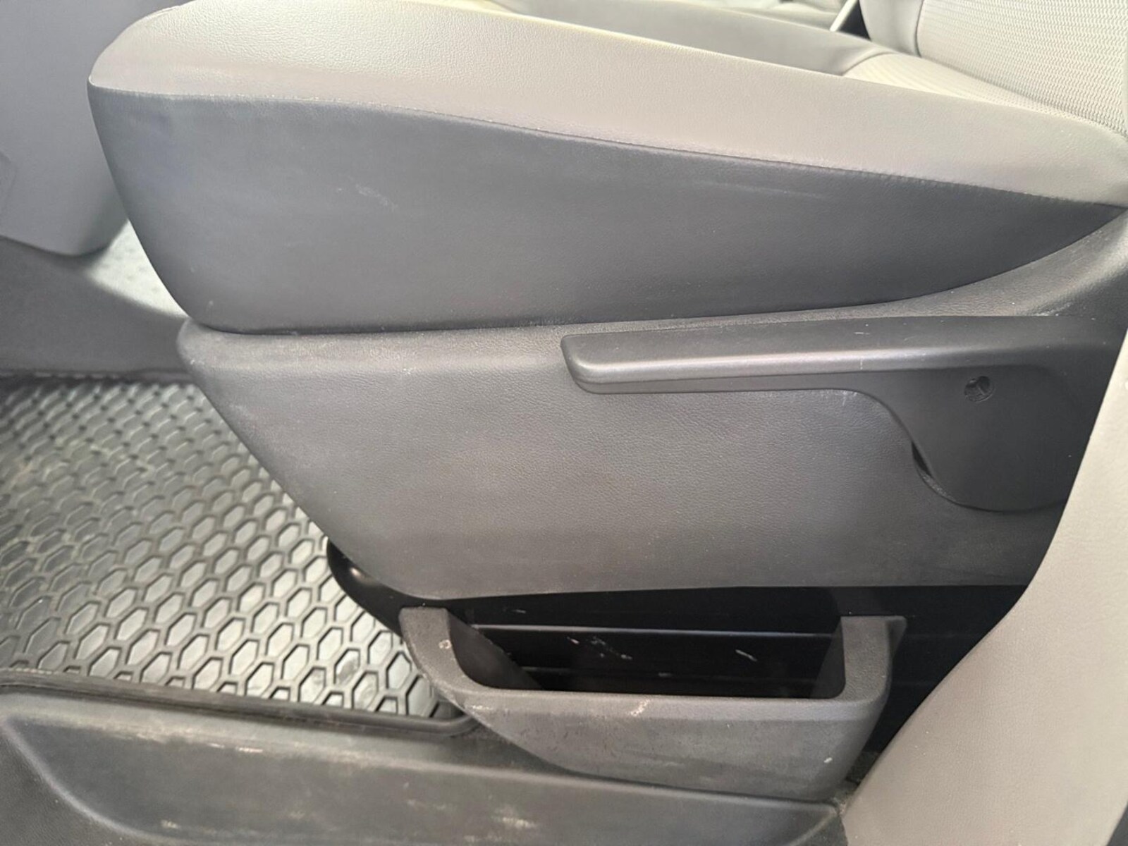 Volkswagen T6.1 Transporter Kasten langer Radstand – Bild 20