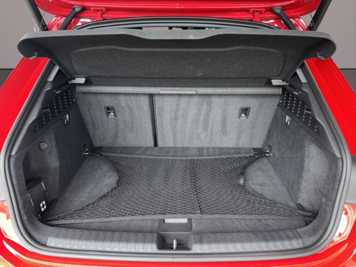 Bild über Audi A3 Sportback S line 30 TFSI S tronic - für weitere Informationen kontaktieren Sie den Audi Partner