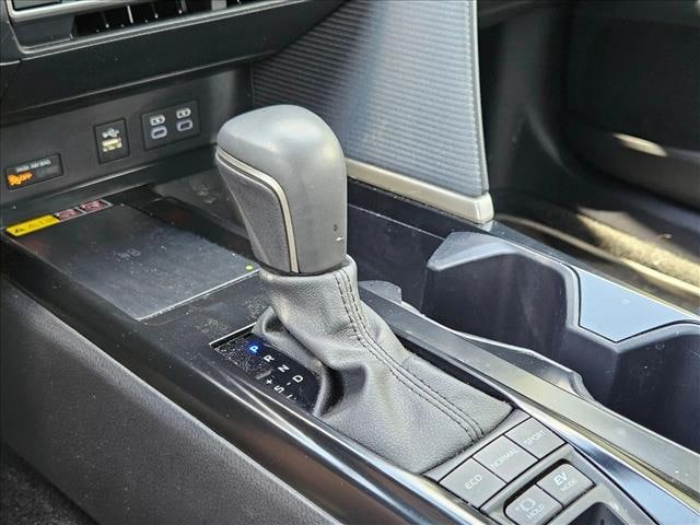 2025 Toyota Camry SE - Photo 11