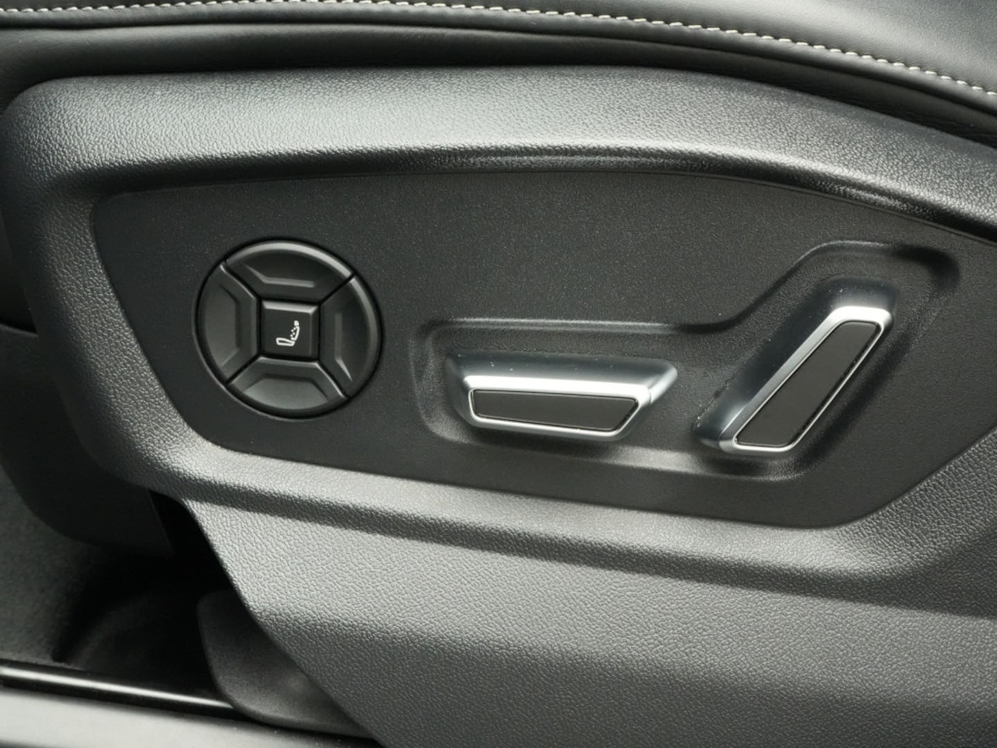 Bild über Audi Q7 competition plus 50 TDI quattro tiptronic - für weitere Informationen kontaktieren Sie den Audi Partner
