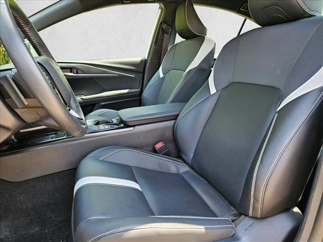 2025 Toyota Camry SE - Photo 14