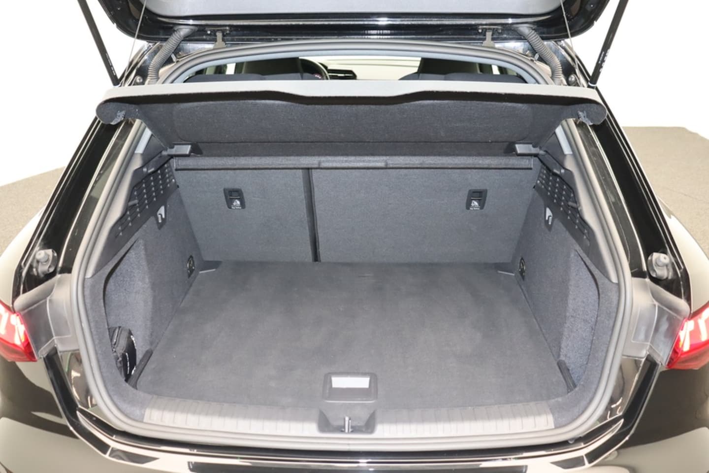 Bild über Audi A3 Sportback S line 30 TFSI S tronic - für weitere Informationen kontaktieren Sie den Audi Partner