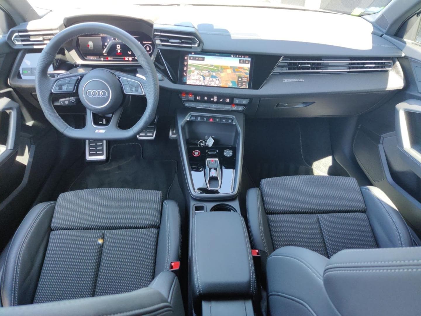 Bild über Audi S3 Sportback TFSI quattro S tronic - für weitere Informationen kontaktieren Sie den Audi Partner