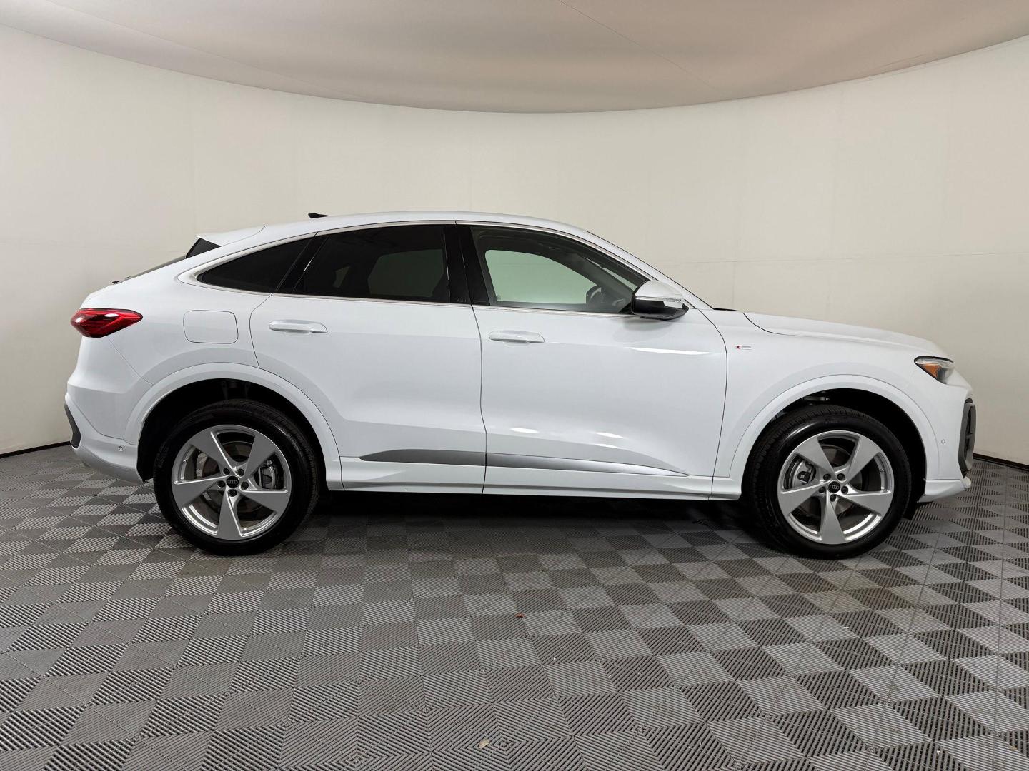 2025 Audi Q5 Sportback Premium Plus - Photo 8