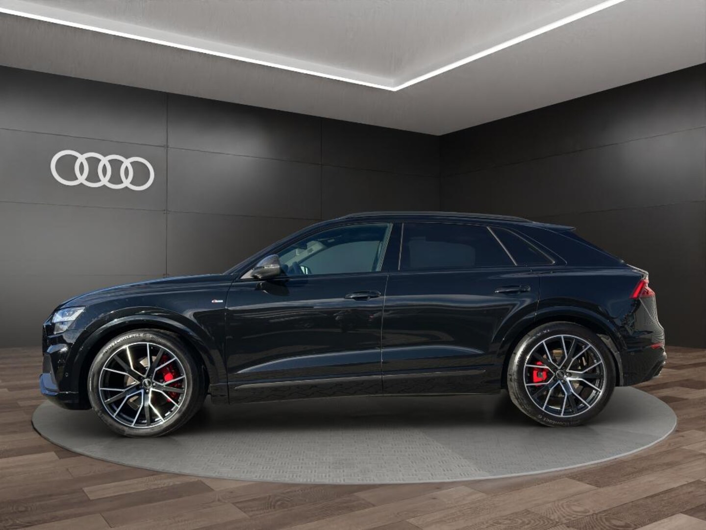 Bild über Audi Q8 competition plus 50 TDI quattro tiptronic - für weitere Informationen kontaktieren Sie den Audi Partner