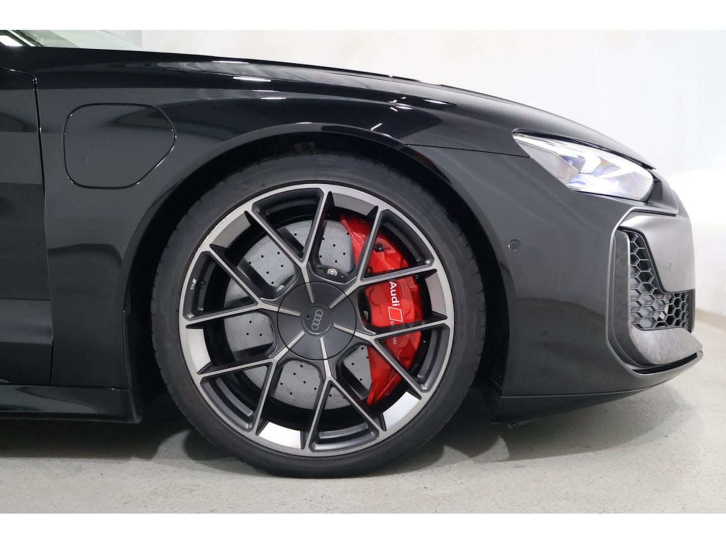 Bild über Audi RS e-tron GT performance e-tron quattro - für weitere Informationen kontaktieren Sie den Audi Partner