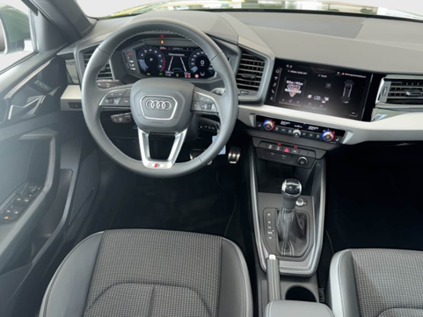 Bild über Audi A1 Sportback S line 25 TFSI S tronic - für weitere Informationen kontaktieren Sie den Audi Partner
