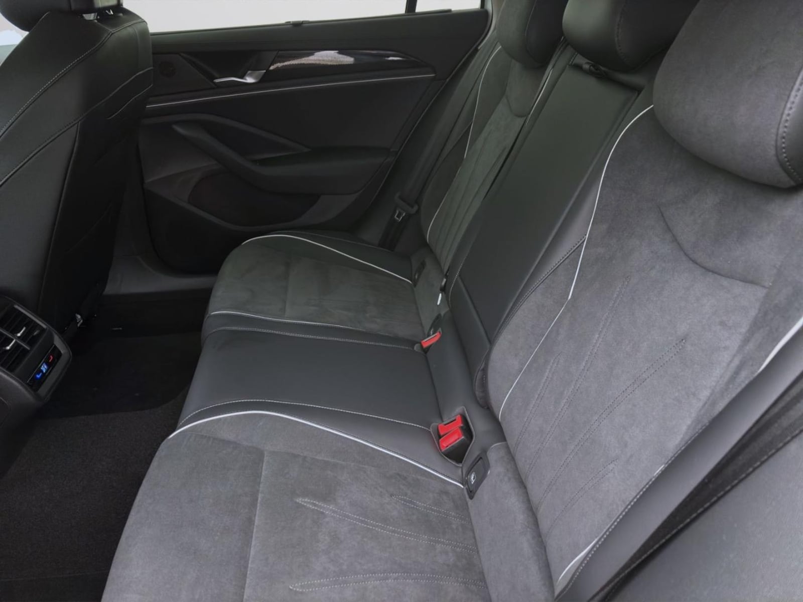 Volkswagen Passat – Bild 16
