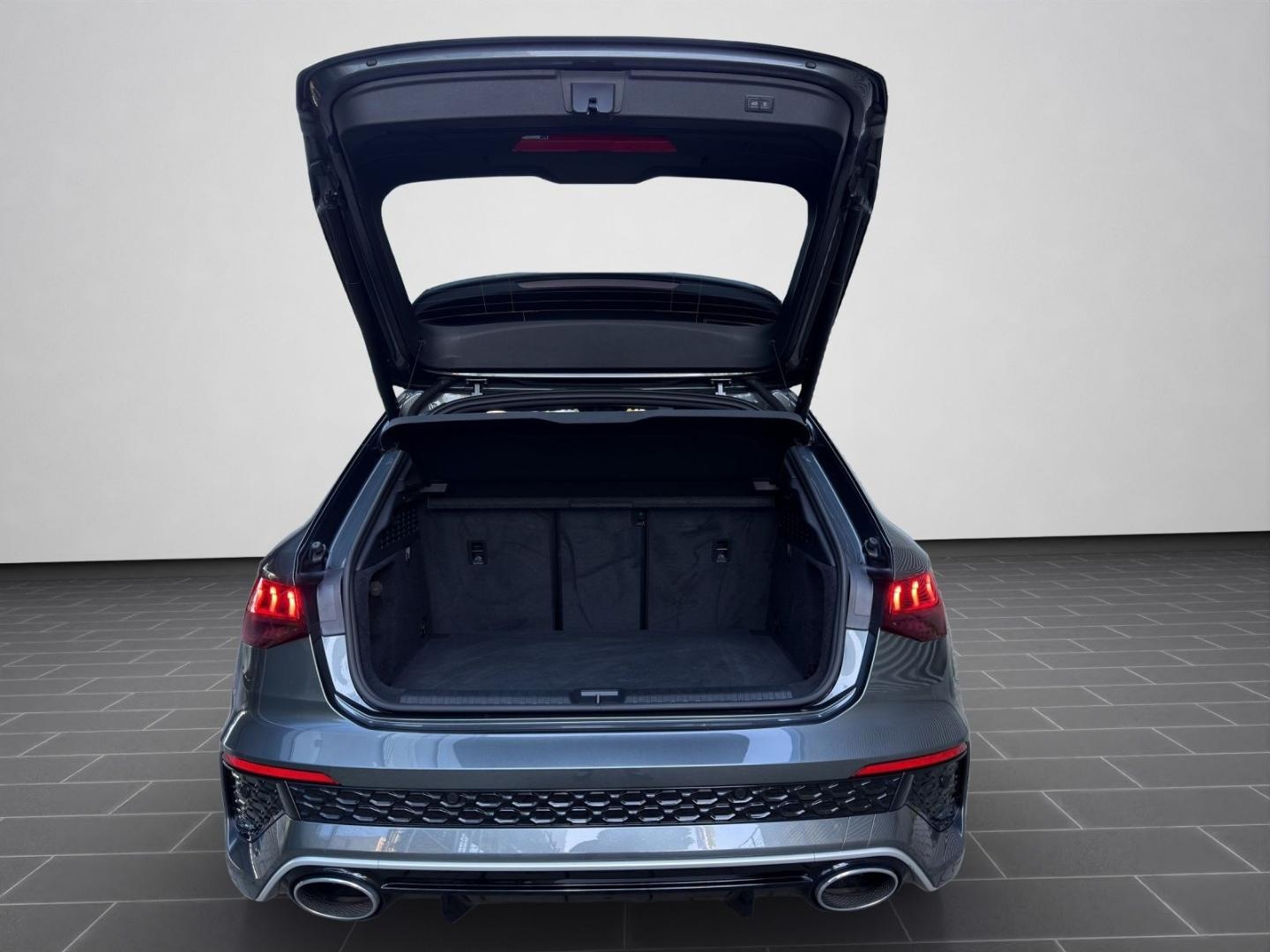 Bild über Audi RS 3 Sportback TFSI quattro S tronic - für weitere Informationen kontaktieren Sie den Audi Partner