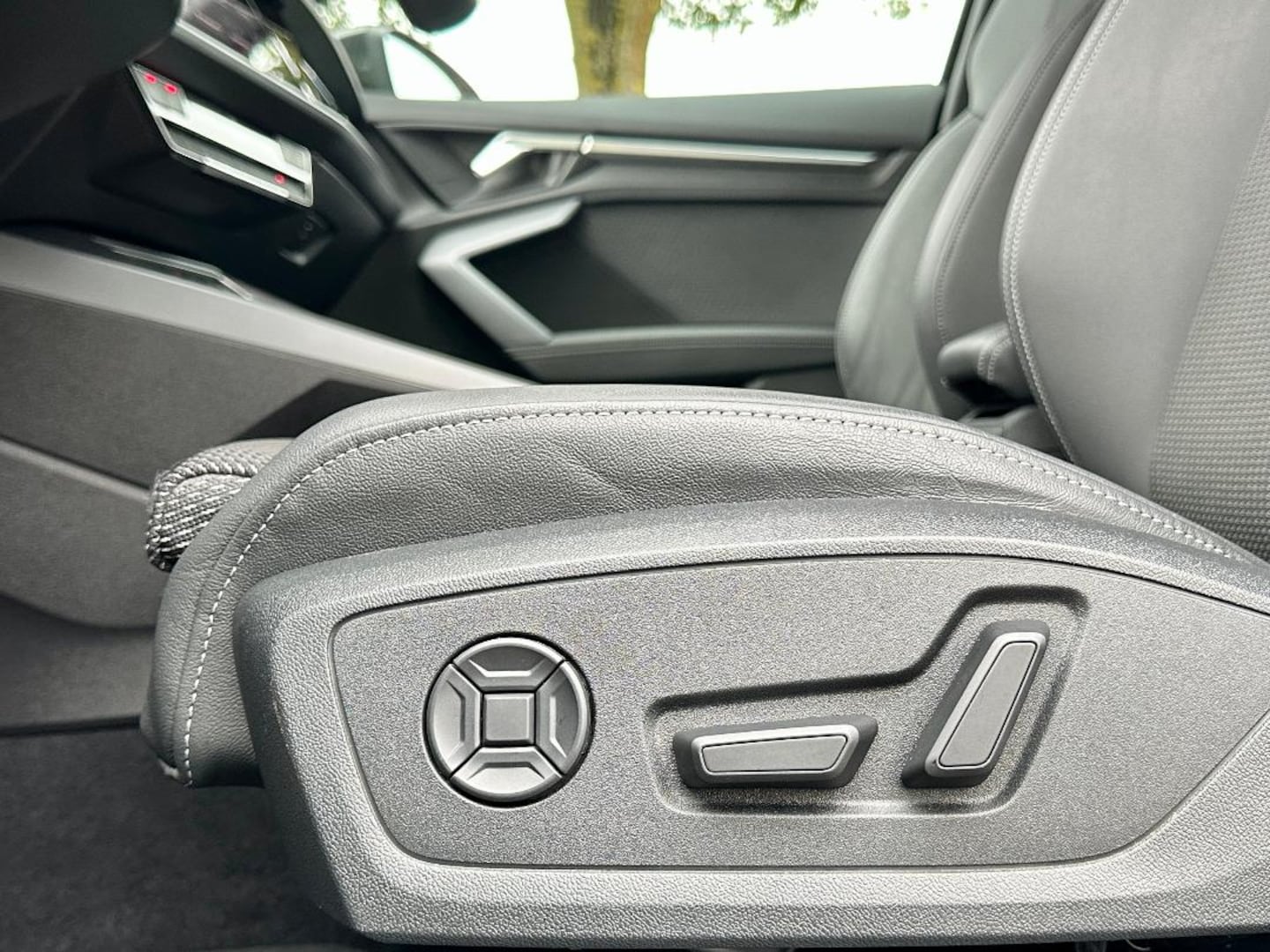 Bild über Audi S3 Sportback TFSI quattro S tronic - für weitere Informationen kontaktieren Sie den Audi Partner
