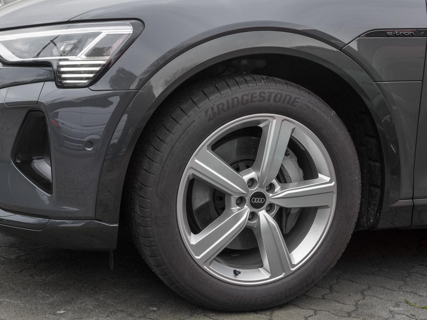 Image about Audi Q8 e-tron advanced 55 e-tron quattro