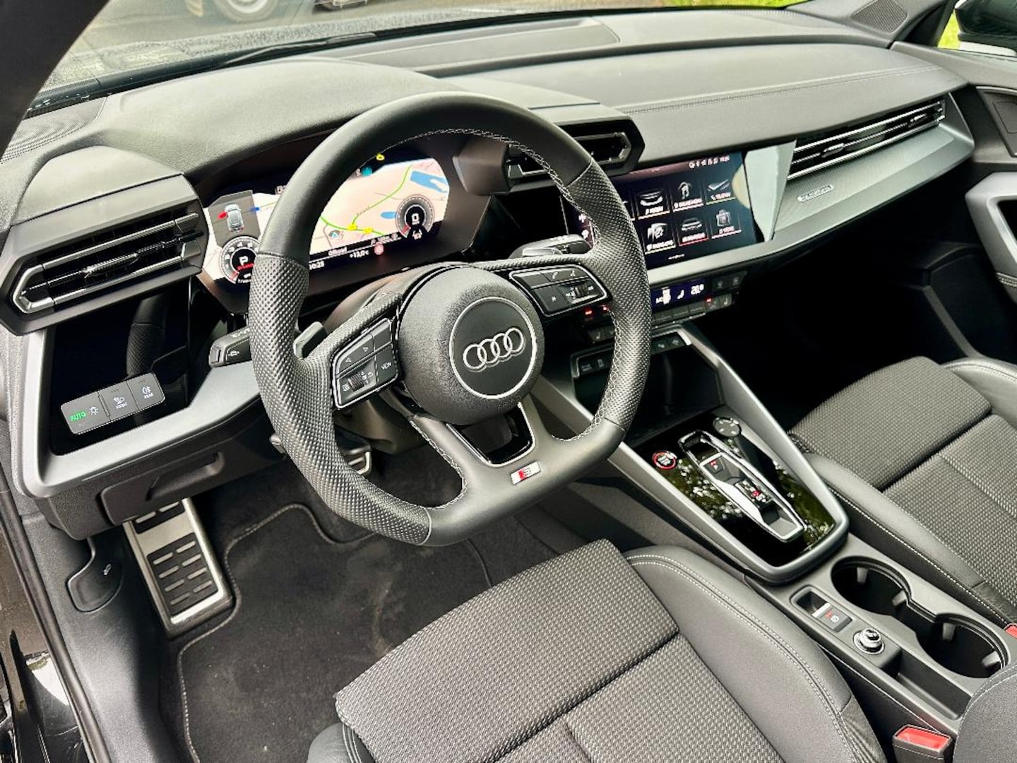 Bild über Audi S3 Sportback TFSI quattro S tronic - für weitere Informationen kontaktieren Sie den Audi Partner