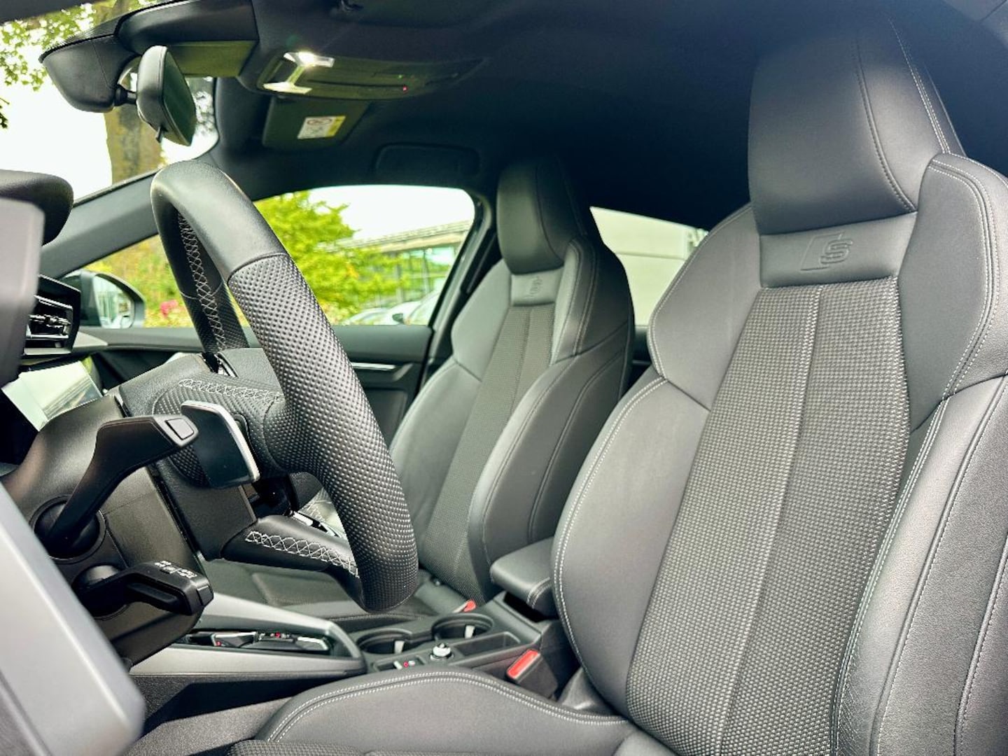 Bild über Audi S3 Sportback TFSI quattro S tronic - für weitere Informationen kontaktieren Sie den Audi Partner