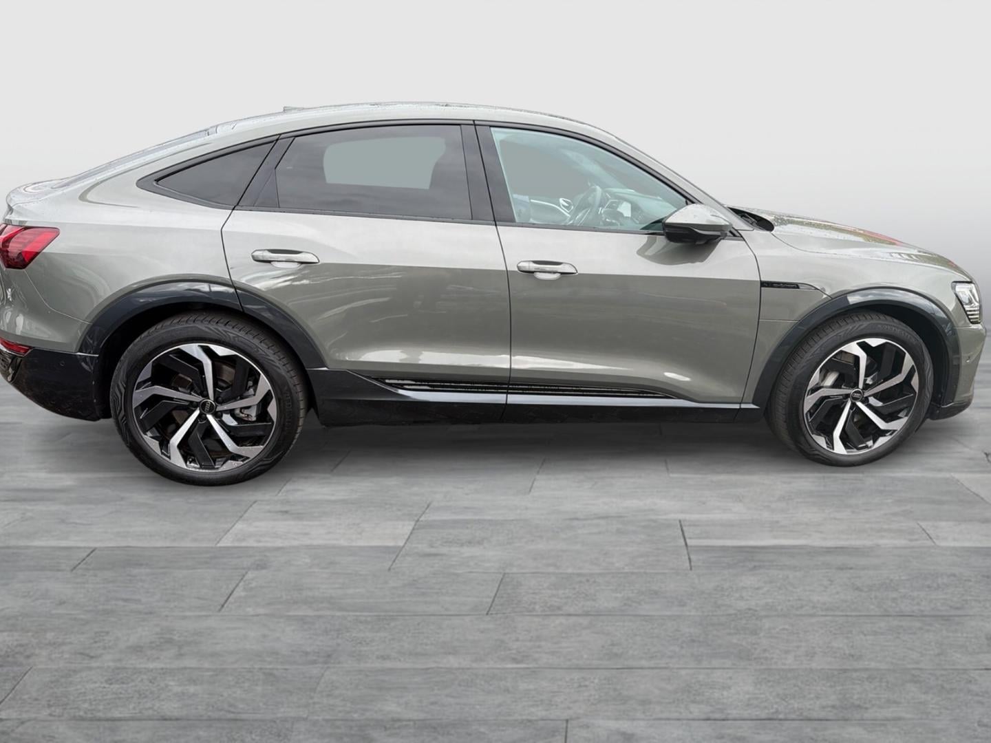 Bild über Audi Q8 Sportback e-tron advanced 50 e-tron quattro - für weitere Informationen kontaktieren Sie den Audi Partner