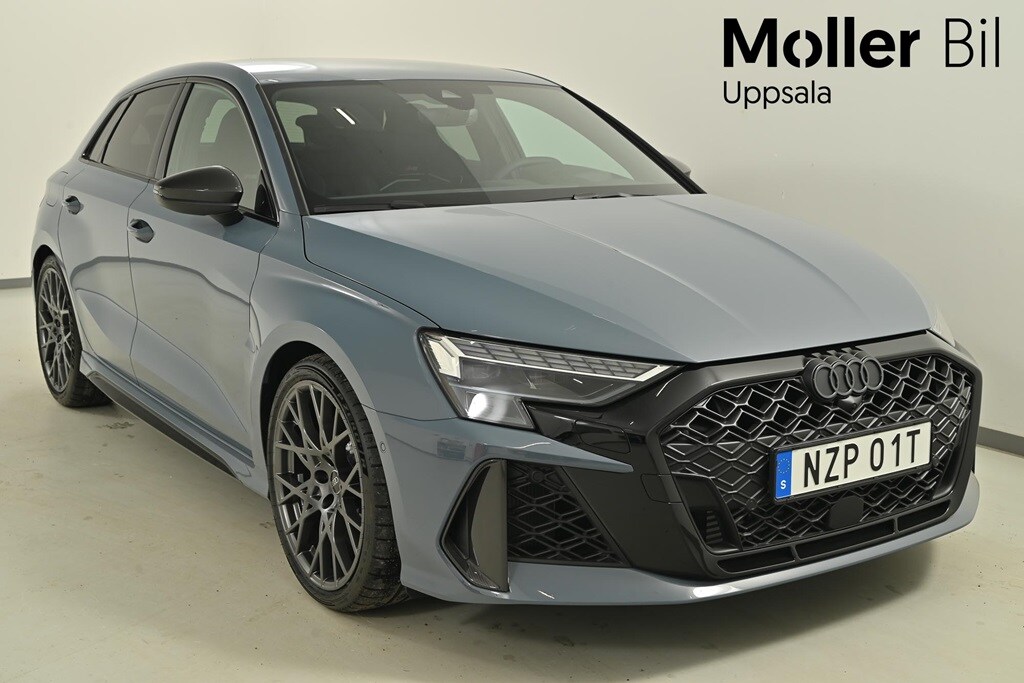 Bild som visar&nbsp;Audi RS 3 Sportback&nbsp;RS 3 Sportback 400 hk S tronic - för mer information kontakta din Audi Partner