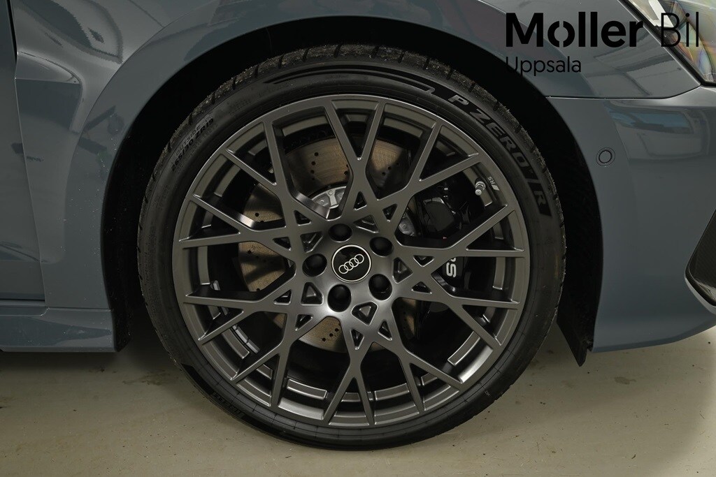 Bild som visar&nbsp;Audi RS 3 Sportback&nbsp;RS 3 Sportback 400 hk S tronic - för mer information kontakta din Audi Partner