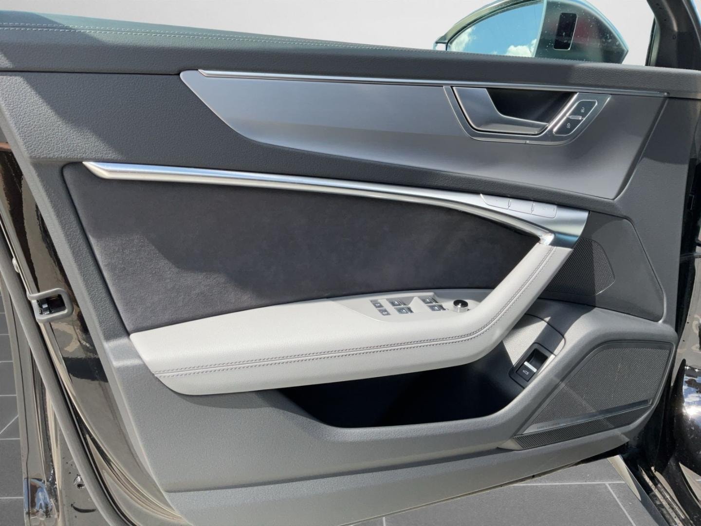 Bild über Audi S6 Avant TDI quattro tiptronic - für weitere Informationen kontaktieren Sie den Audi Partner