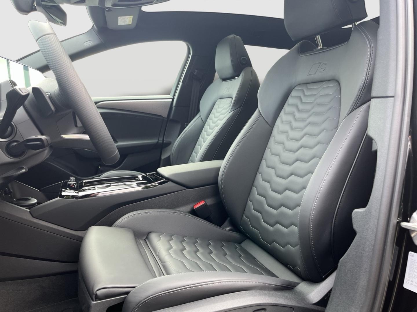 Bild über Audi A6 Avant e-tron S line business e-tron quattro 315 kW - für weitere Informationen kontaktieren Sie den Audi Partner