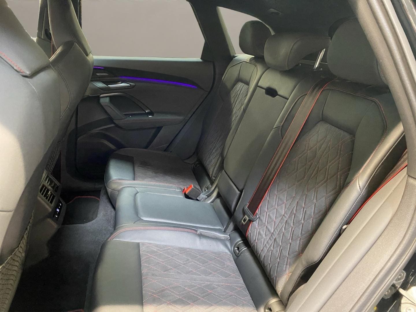 Bild über Audi Q5 SUV TDI quattro 150 kW S tronic - für weitere Informationen kontaktieren Sie den Audi Partner