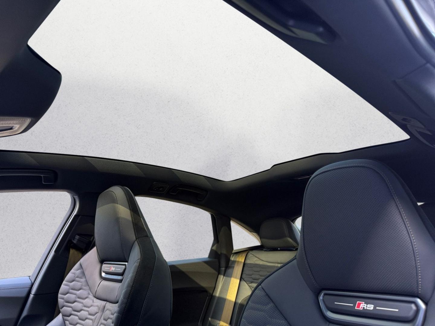 Bild über Audi RS 5 Limousine TFSI quattro 470 kW tiptronic - für weitere Informationen kontaktieren Sie den Audi Partner