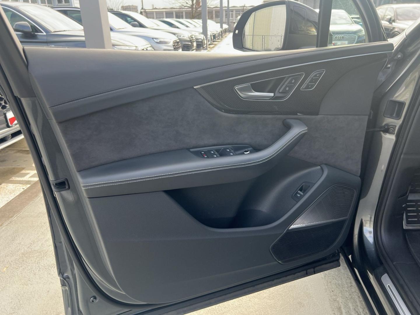 Image about Audi SQ7 TFSI quattro tiptronic