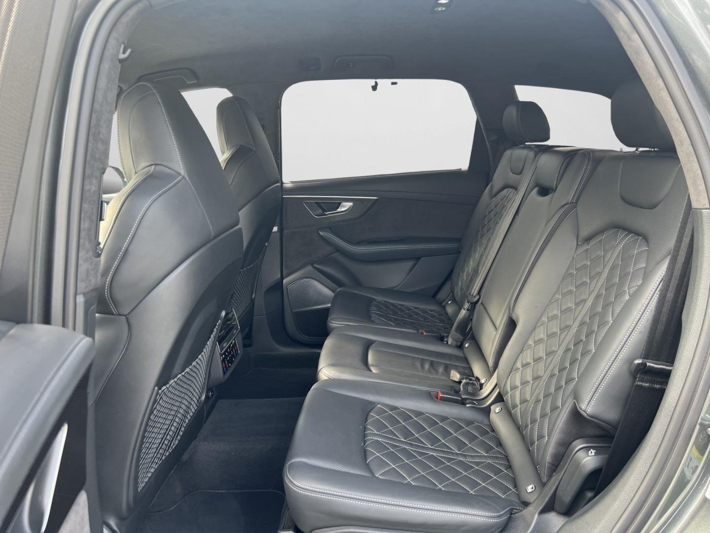 Image about Audi SQ7 TFSI quattro tiptronic