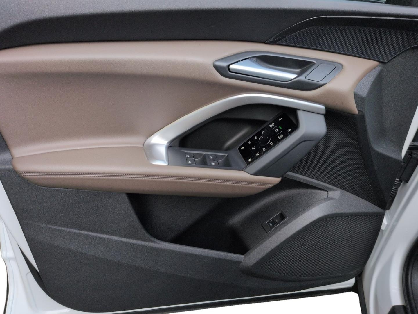 Bild über Audi Q5 SUV TDI quattro 150 kW S tronic - für weitere Informationen kontaktieren Sie den Audi Partner