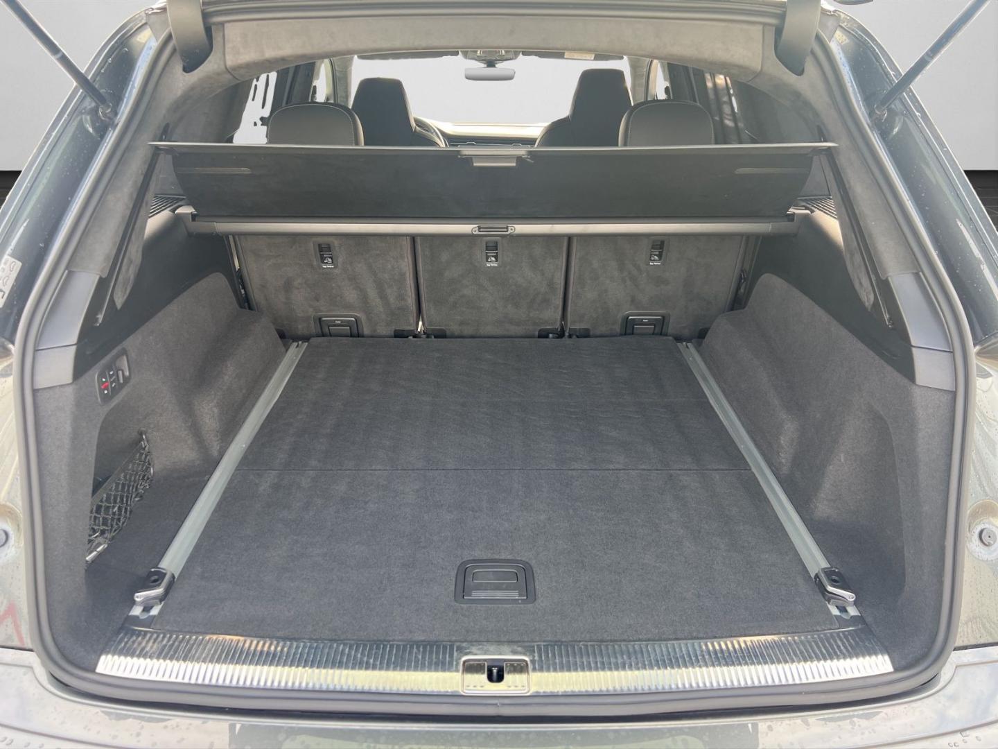 Image about Audi SQ7 TFSI quattro tiptronic