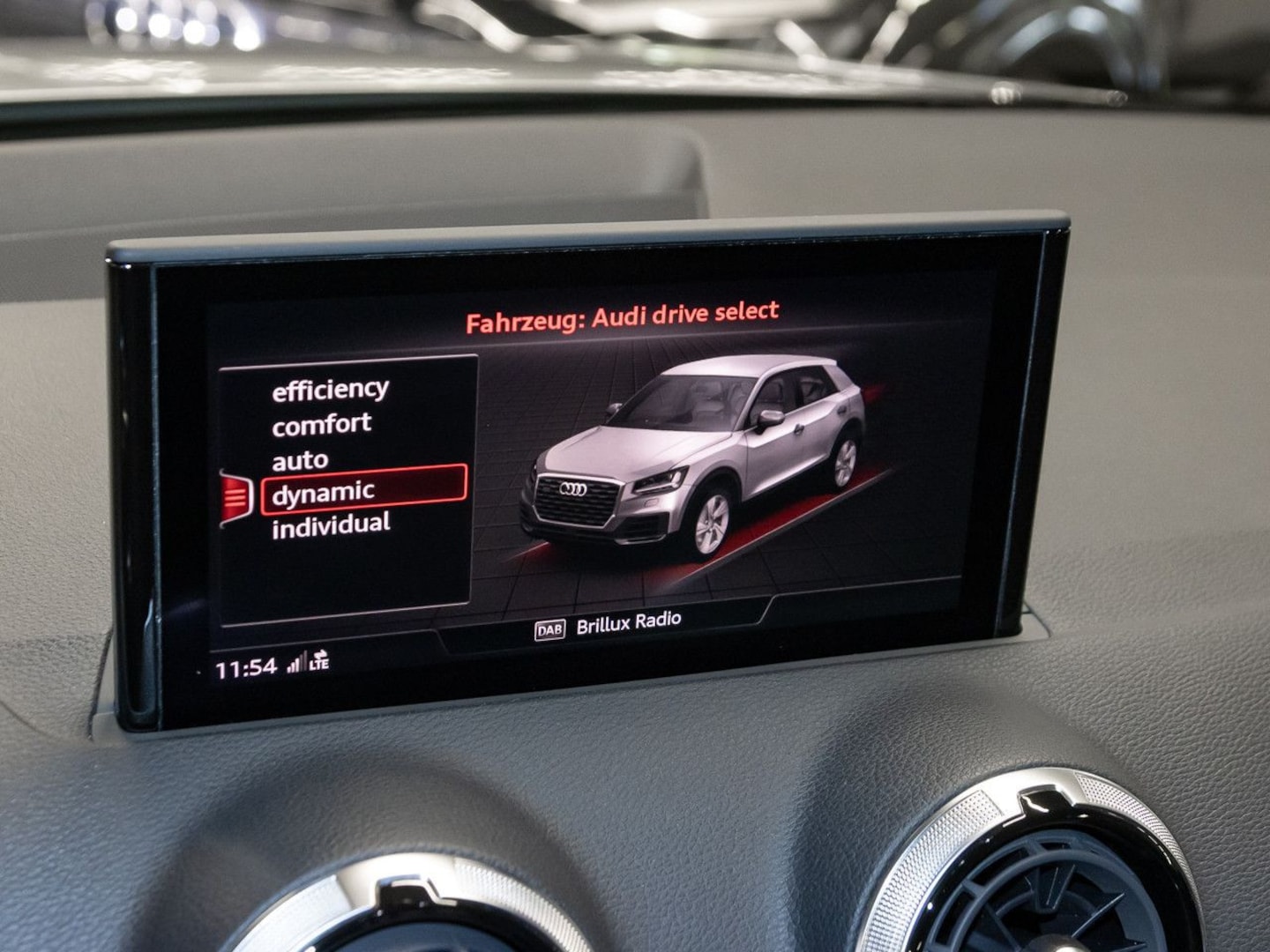 Bild über Audi Q2 advanced 40 TFSI quattro S tronic - für weitere Informationen kontaktieren Sie den Audi Partner