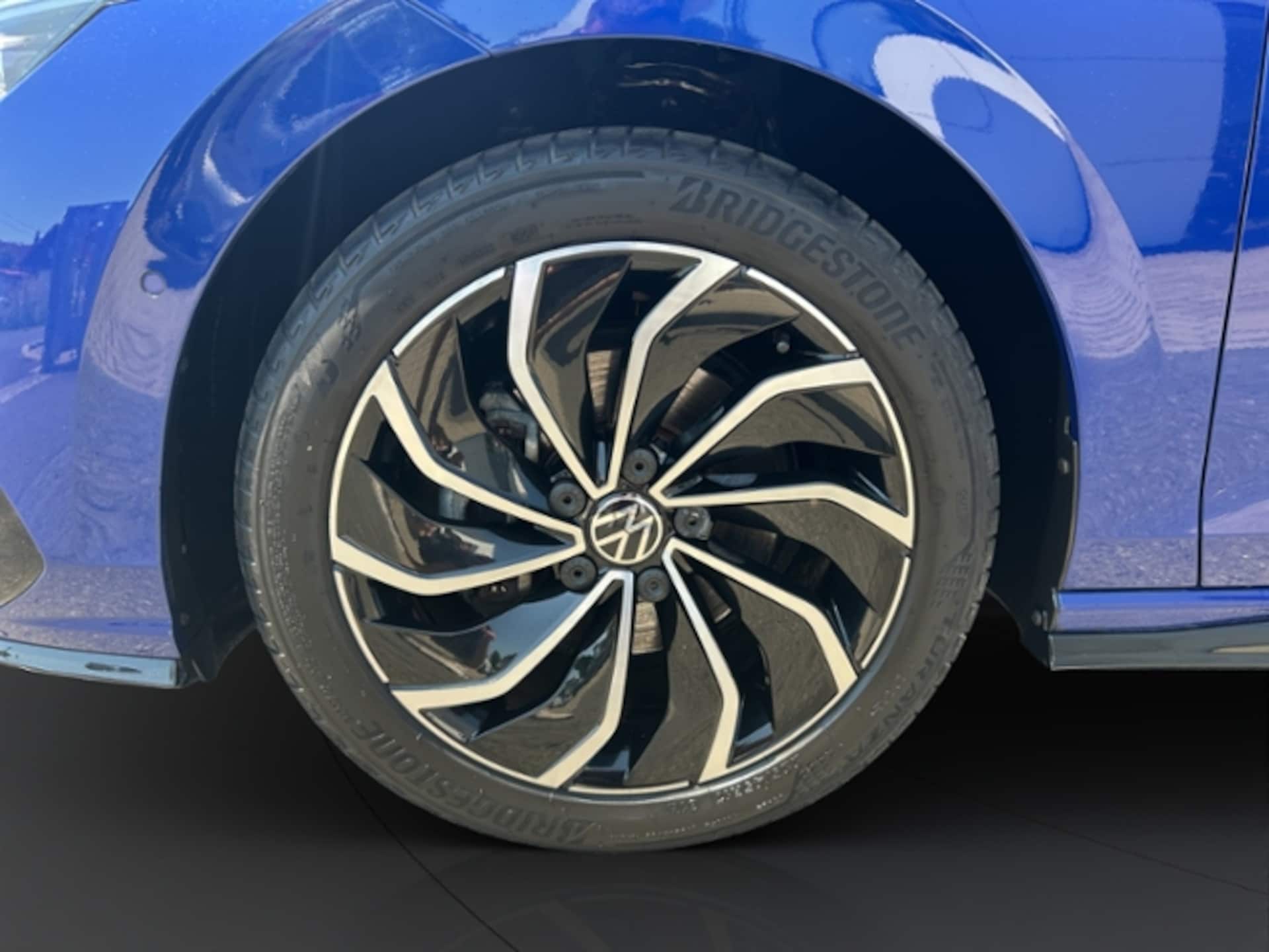 Volkswagen Golf R-Line