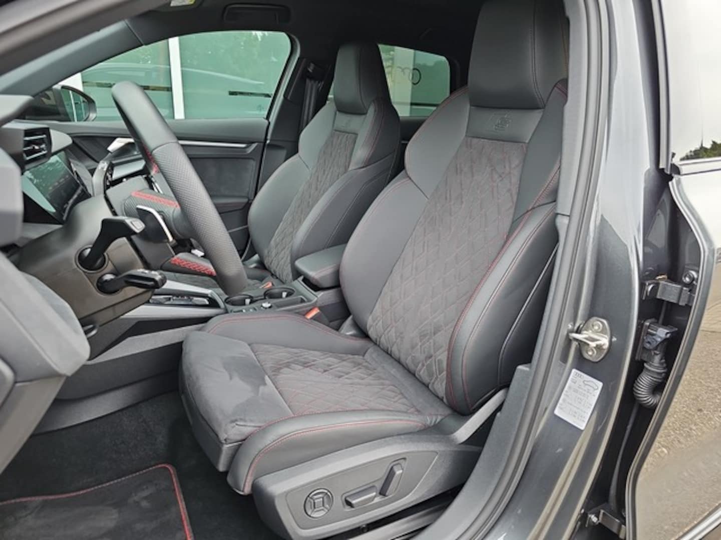 Bild über Audi S3 Sportback TFSI quattro S tronic - für weitere Informationen kontaktieren Sie den Audi Partner