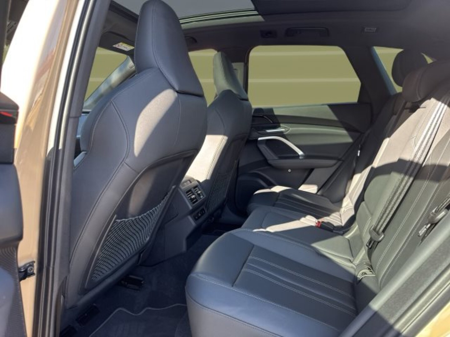 Bild über Audi Q5 SUV TFSI 150 kW S tronic - für weitere Informationen kontaktieren Sie den Audi Partner