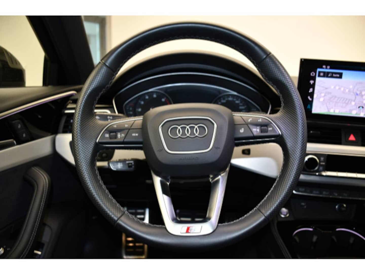 Bild über Audi A4 Avant S line 40 TFSI S tronic - für weitere Informationen kontaktieren Sie den Audi Partner