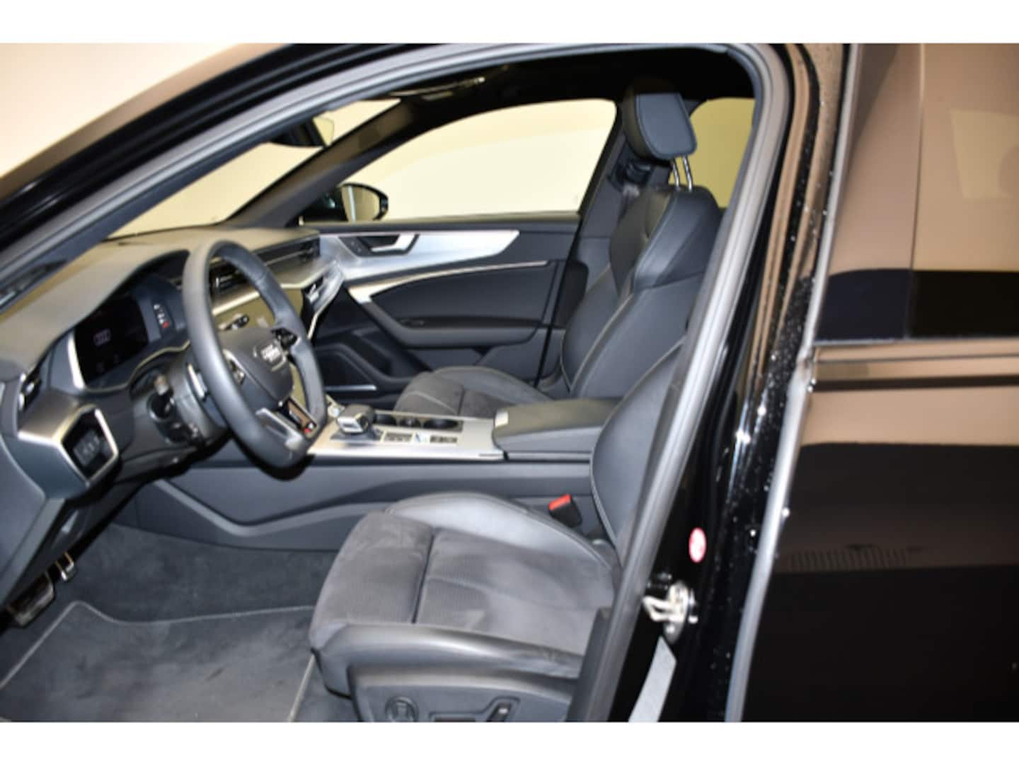 Bild über Audi S6 Avant TDI quattro tiptronic - für weitere Informationen kontaktieren Sie den Audi Partner