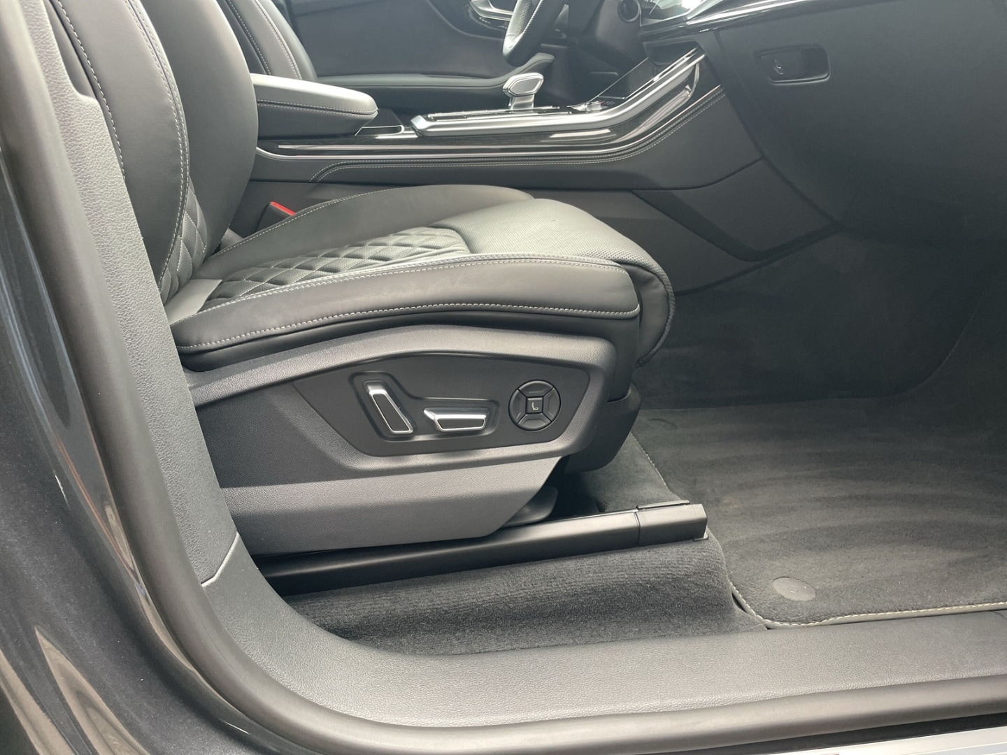 Bild über Audi Q8 SUV 50 TDI quattro tiptronic - für weitere Informationen kontaktieren Sie den Audi Partner
