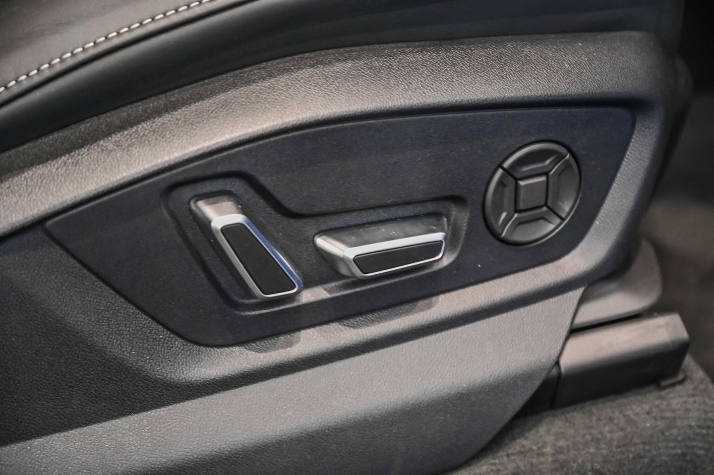 Image about Audi SQ7 TFSI quattro tiptronic