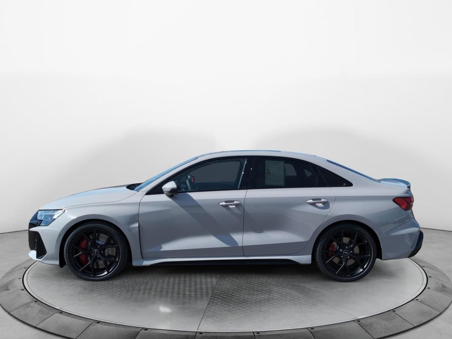 Bild über Audi RS 3 Limousine TFSI quattro 294 kW S tronic - für weitere Informationen kontaktieren Sie den Audi Partner