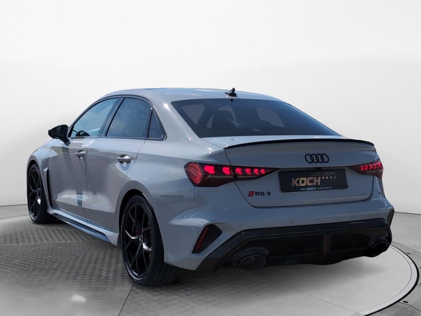 Bild über Audi RS 3 Limousine TFSI quattro 294 kW S tronic - für weitere Informationen kontaktieren Sie den Audi Partner