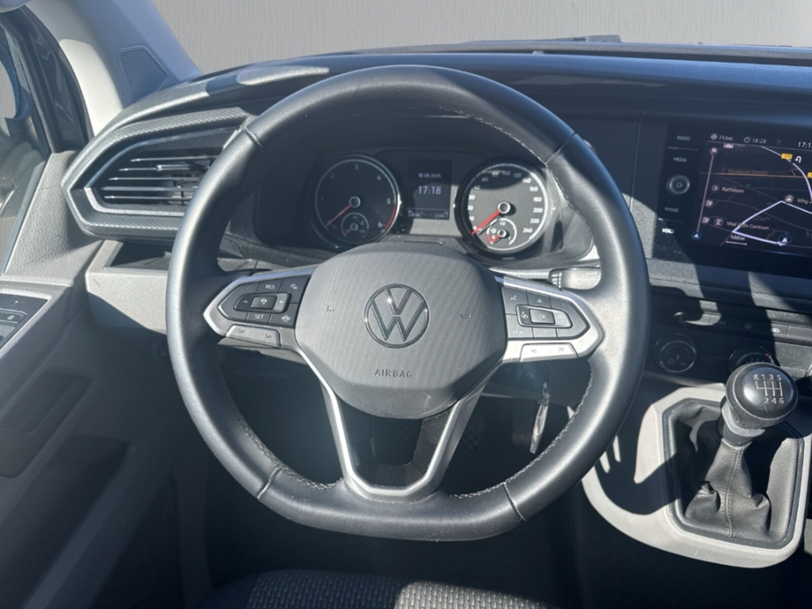 Volkswagen T6.1 Transporter Kombi kurzer Radstand – Bild 11