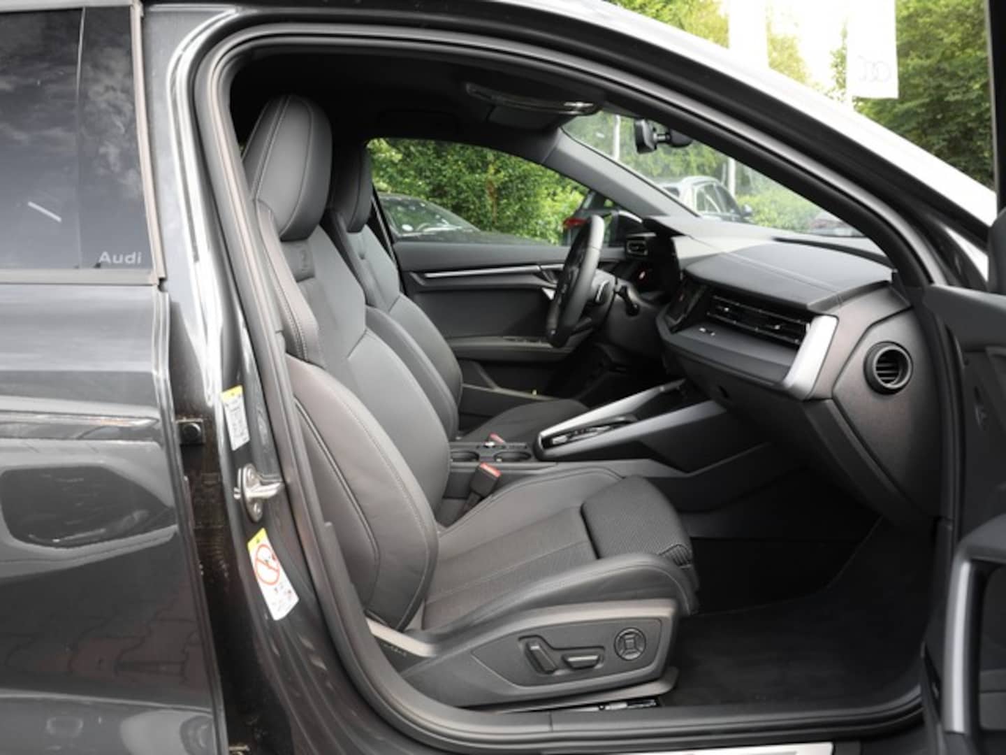 Bild über Audi A3 allstreet TFSI e 40 TFSI e S tronic - für weitere Informationen kontaktieren Sie den Audi Partner