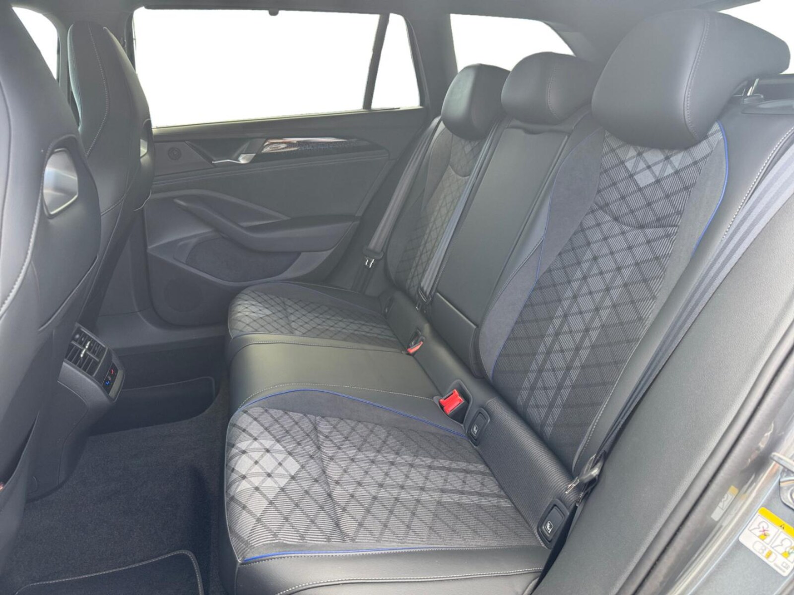 Volkswagen Passat – Bild 11
