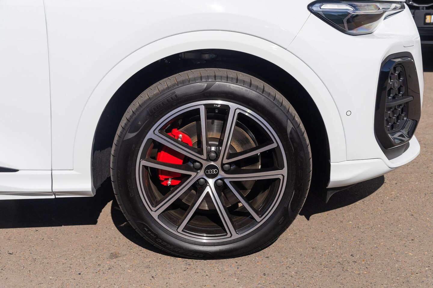 Image about Audi Q5 SUV e-hybrid quattro S tronic