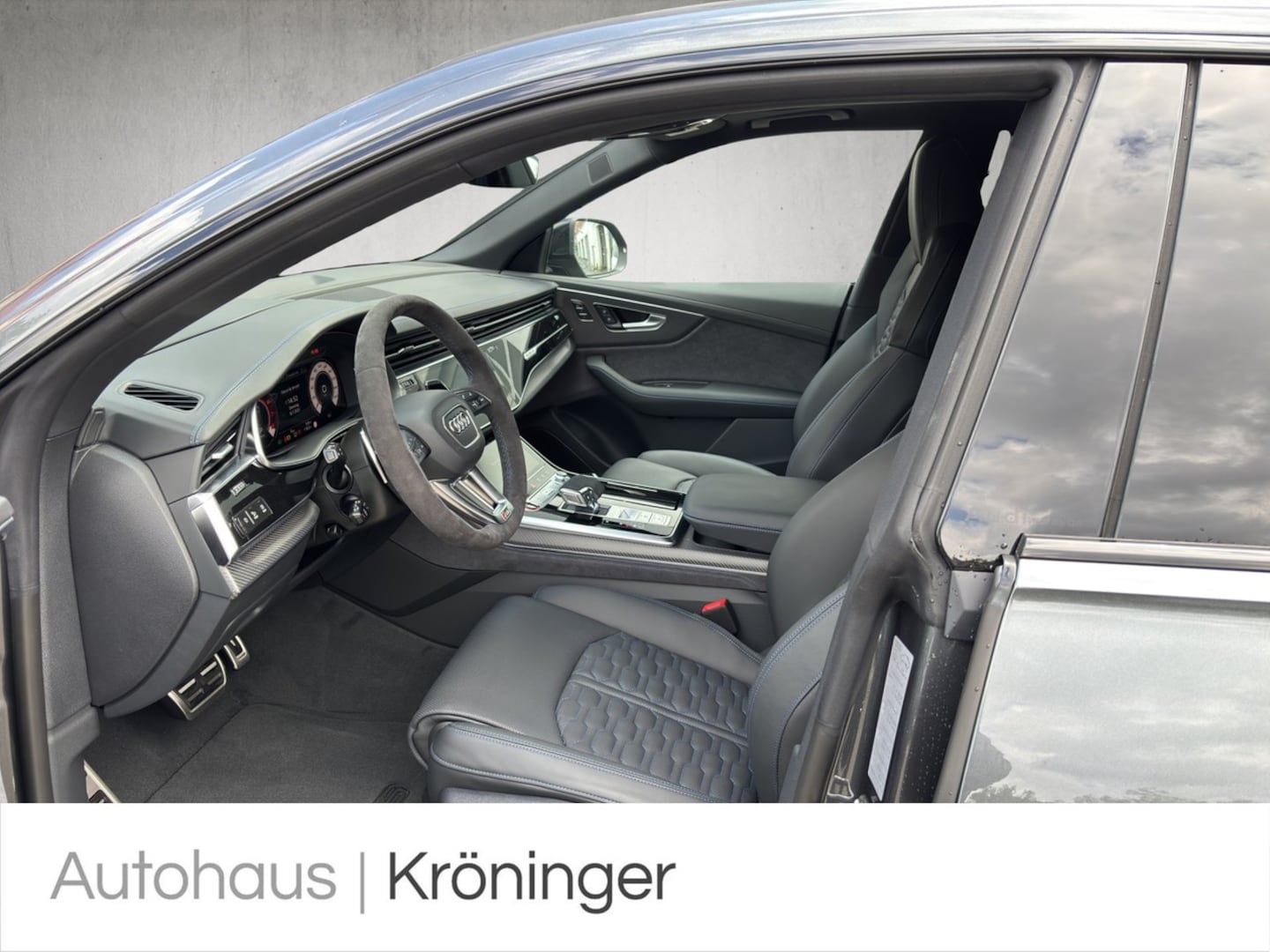 Bild über Audi RS Q8 SUV TFSI quattro 471 kW tiptronic - für weitere Informationen kontaktieren Sie den Audi Partner